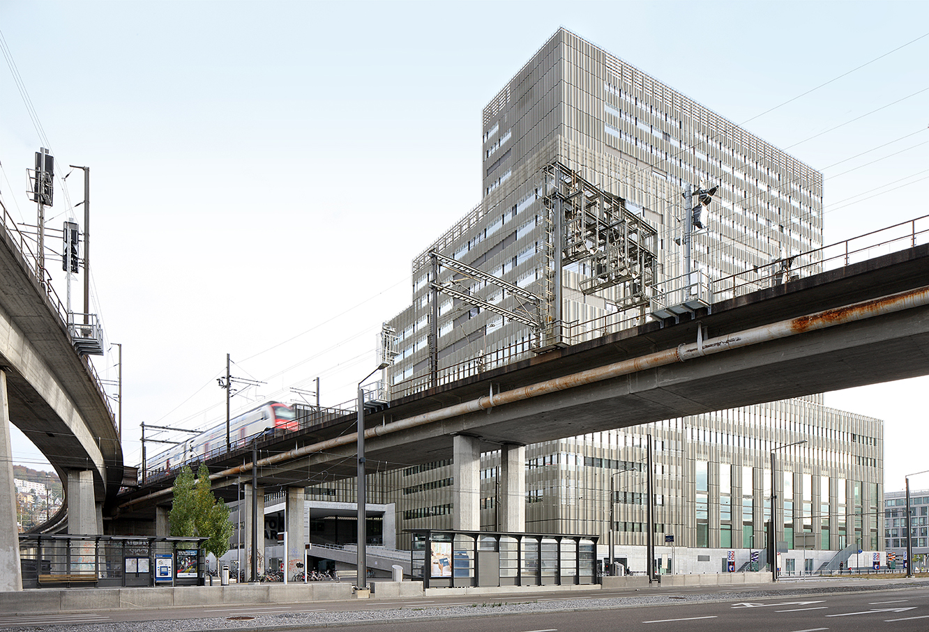01_MAIN_EM2N_Toni-Areal_© Filip Dujardin_low